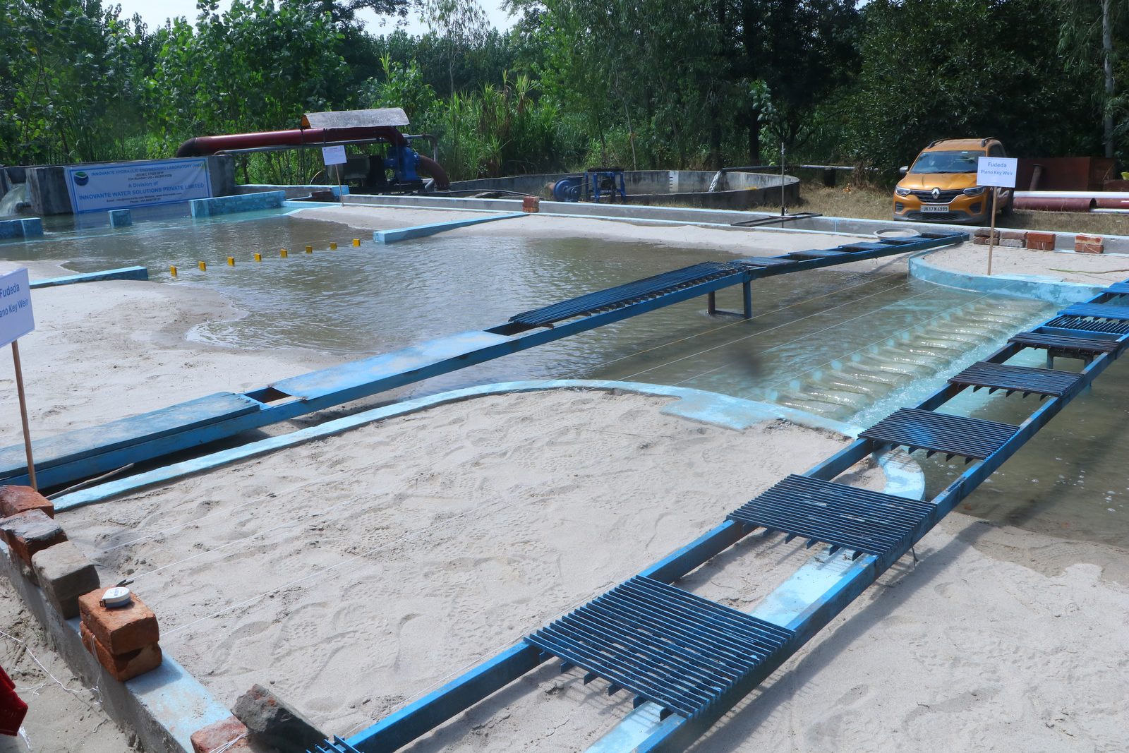 Fudeda Piano Key Weir — physical hydraulic model